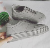 Женские кроссовки на высокой подошве фото