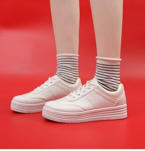 Женские кроссовки на высокой подошве