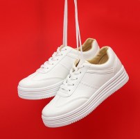 Женские кроссовки на высокой подошве фото