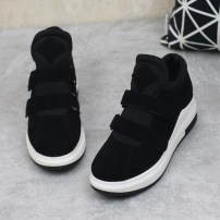 Кроссовки женские высокие с необычно шнуровкой на платформе фото