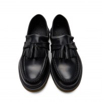 Лоферы Dr. Martens Adrian PW черные полированные с кисточками и декоративным бортиком фото