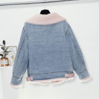 Джинсовая куртка с теплой меховой подкладкой фото