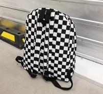 Рюкзак в черно белую клетку фото